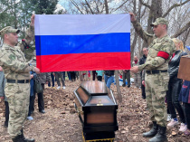 Чугуевцы проводили в последний путь героя-земляка Колесникова Евгения Викторовича, погибшего при исполнении служебного долга в специальной военной операции на территории Украины.