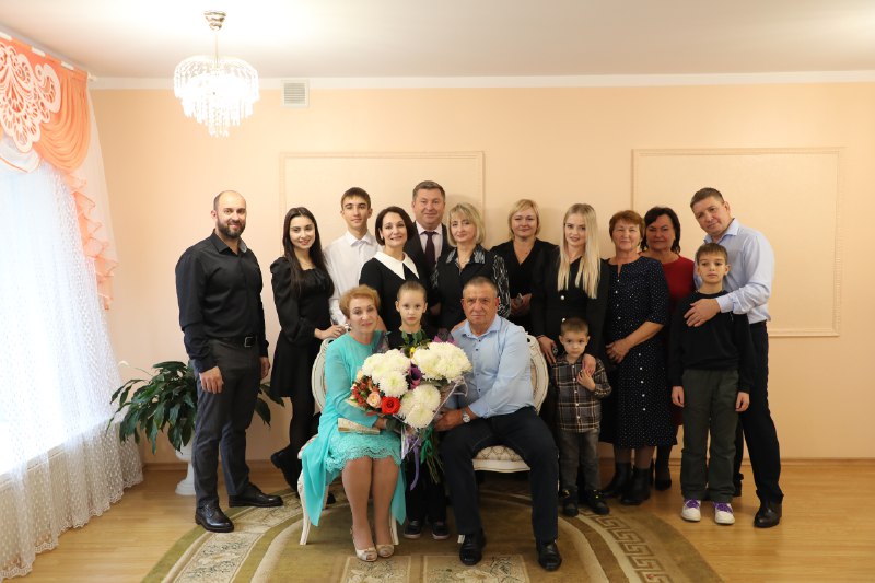 В отделе ЗАГС Чугуевского округа состоялось торжественная церемония чествования золотых юбиляров семейной жизни Николая Яковлевича и Людмилы Ивановны Копаловых, проживших в браке 50 лет. 