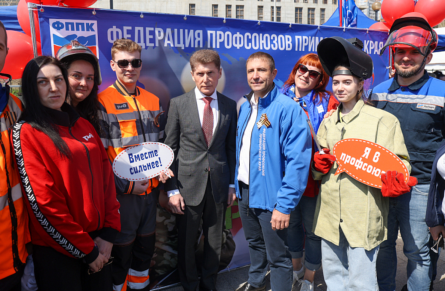 Олег Кожемяко поздравил приморцев с Первомаем