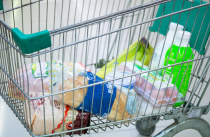 Какими продуктами для новогоднего стола не стоит запасаться заранее, рассказали в Роспотребнадзоре Приморья