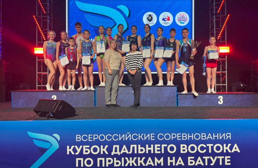 37 медалей выиграла сборная Приморья на Кубке Дальнего Востока по прыжкам на батуте