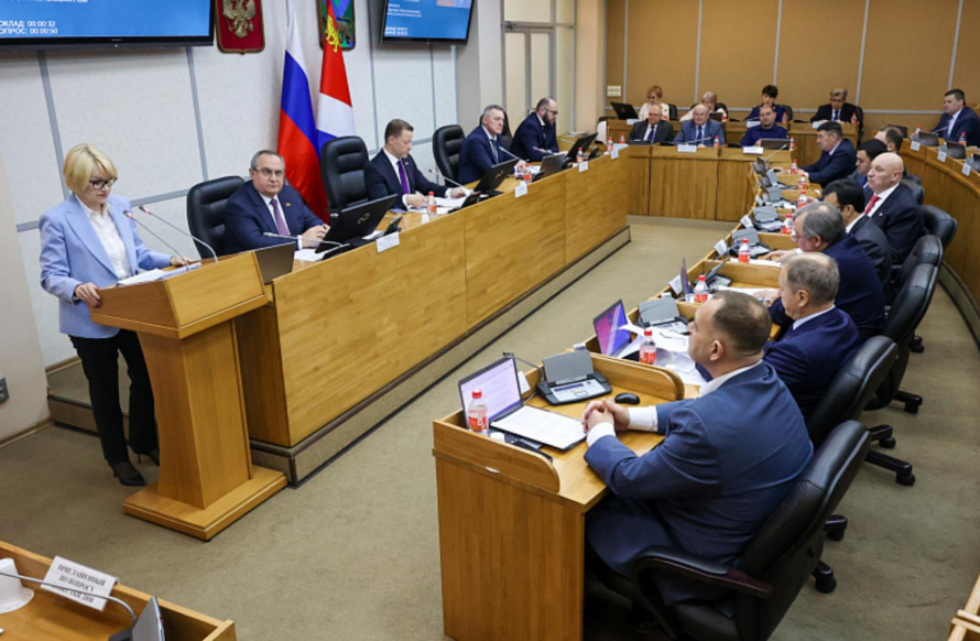 Почти 900 миллионов рублей направят дополнительно из федерального бюджета на дороги, дворы и медучреждения Приморья
