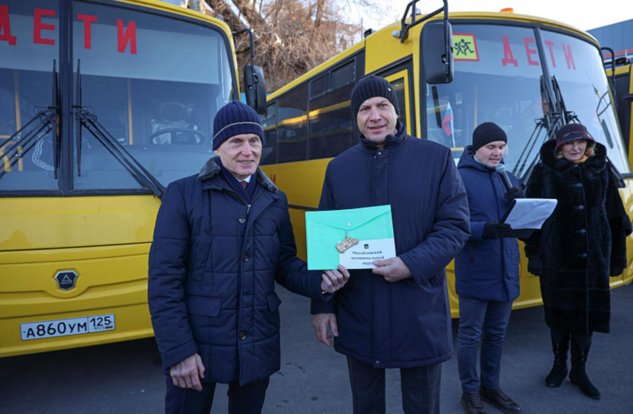 40 школьных автобусов передали в муниципалитеты Приморья