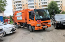 Приморцам напомнили о недопустимости парковки рядом с мусорными контейнерами