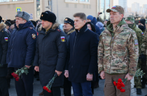 Губернатор Приморья почтил память защитников Отечества