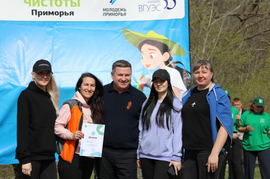 ♻️Вот уже второй год подряд в Чугуевском округе проходят командные соревнования по сортировке и сбору мусора - "Чистые Игры".