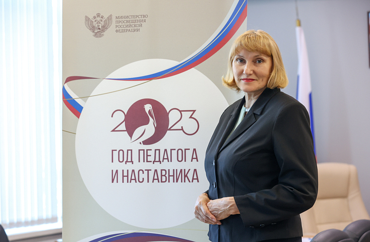 Плюсы перехода школ на отечественные мессенджеры назвали в минобре Приморья