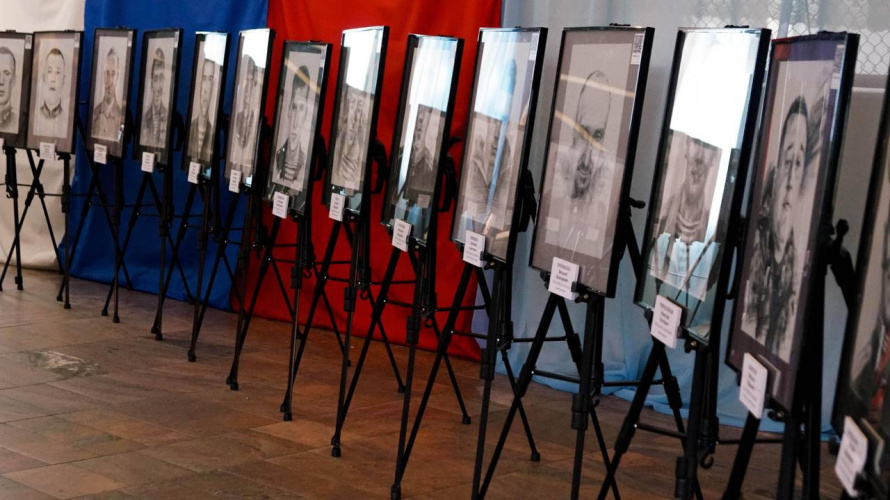 Презентация проекта «Портрет героя» состоялась в районном Доме культуры. 
