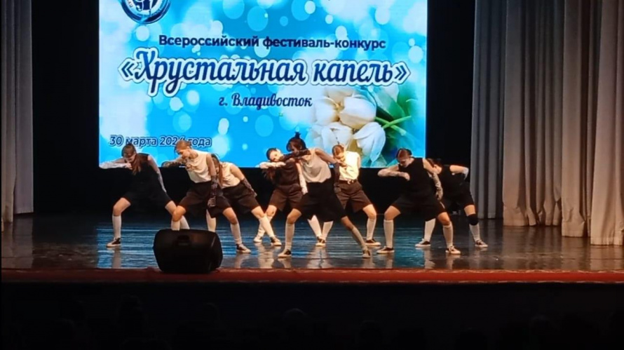 Творческие хореографические коллективы "Ритмы планеты " и "Блеск" 