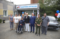 Автомобили с ручным управлением передал ветеранам СВО в Приморском крае филиал фонда «Защитники Отечества»