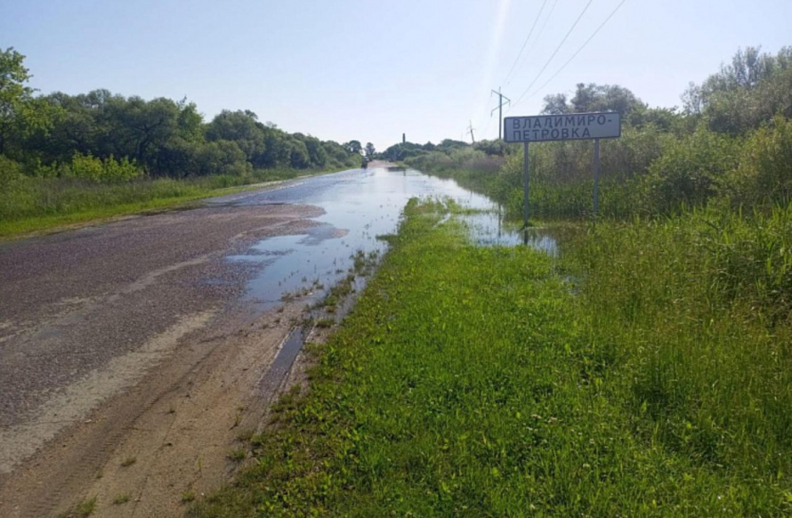 Более 60 переливов сохраняется на дорогах Приморья