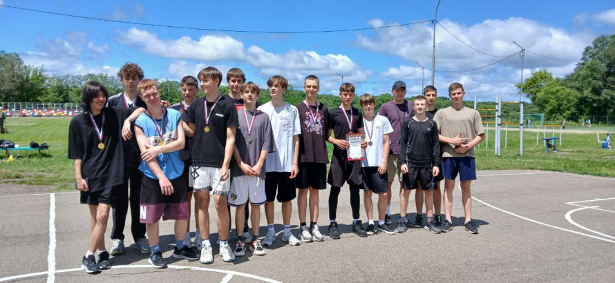 На стадионе Уссури прошли соревнования по стритболу 3×3