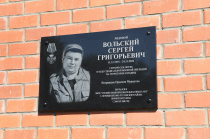 Торжественная церемония открытия мемориальной доски и Парты Героя.