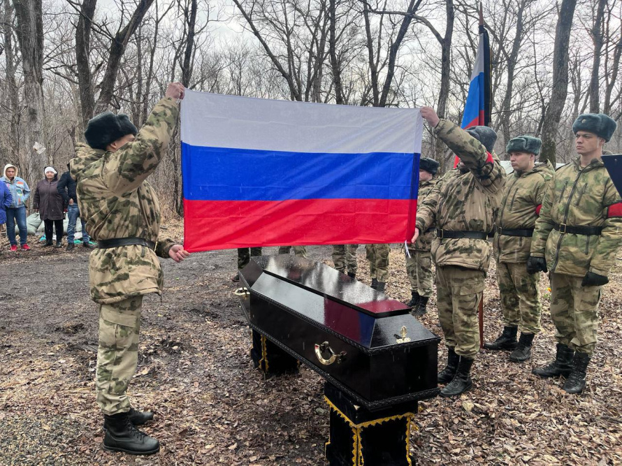 Жители Чугуевского округа проводили в последний путь героя-земляка Баранова Александра Николаевича, погибшего при исполнении своего воинского долга в ходе специальной военной операции. 
