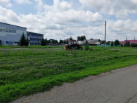 В рамках исполнения муниципального задания по покосу сорной растительности, специалистами МБУ "Специализированная коммунальная служба" продолжаются работы по покосу травы на территории округа.