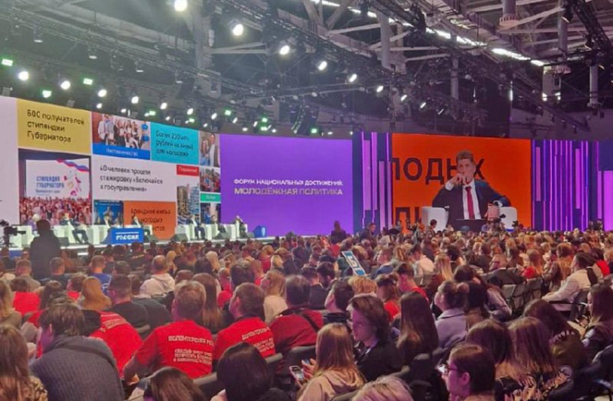Олег Кожемяко презентовал экскурсионный маршрут «От Москвы до Владивостока: навстречу молодежным столицам» на выставке «Россия»