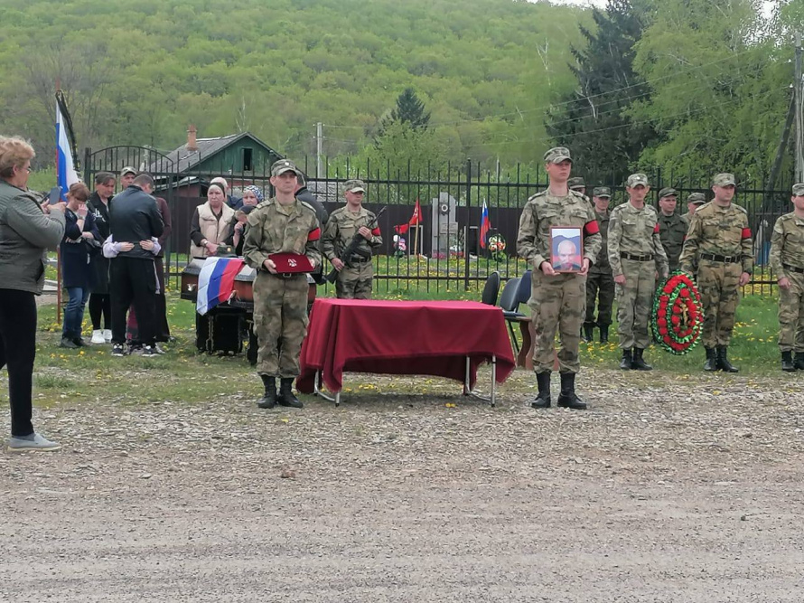Чугуевский округ простился с ещё одним героем-земляком, погибшим при исполнении своего воинского долга в ходе Специальной военной операции, Дьяченко Олегом Ивановичем. 